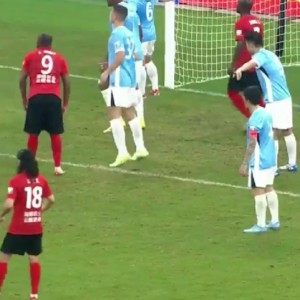 开云体育网址-0-1绝杀！辽宁铁人“闪电丢球”，遭遇4轮不胜，球队防守问题太大